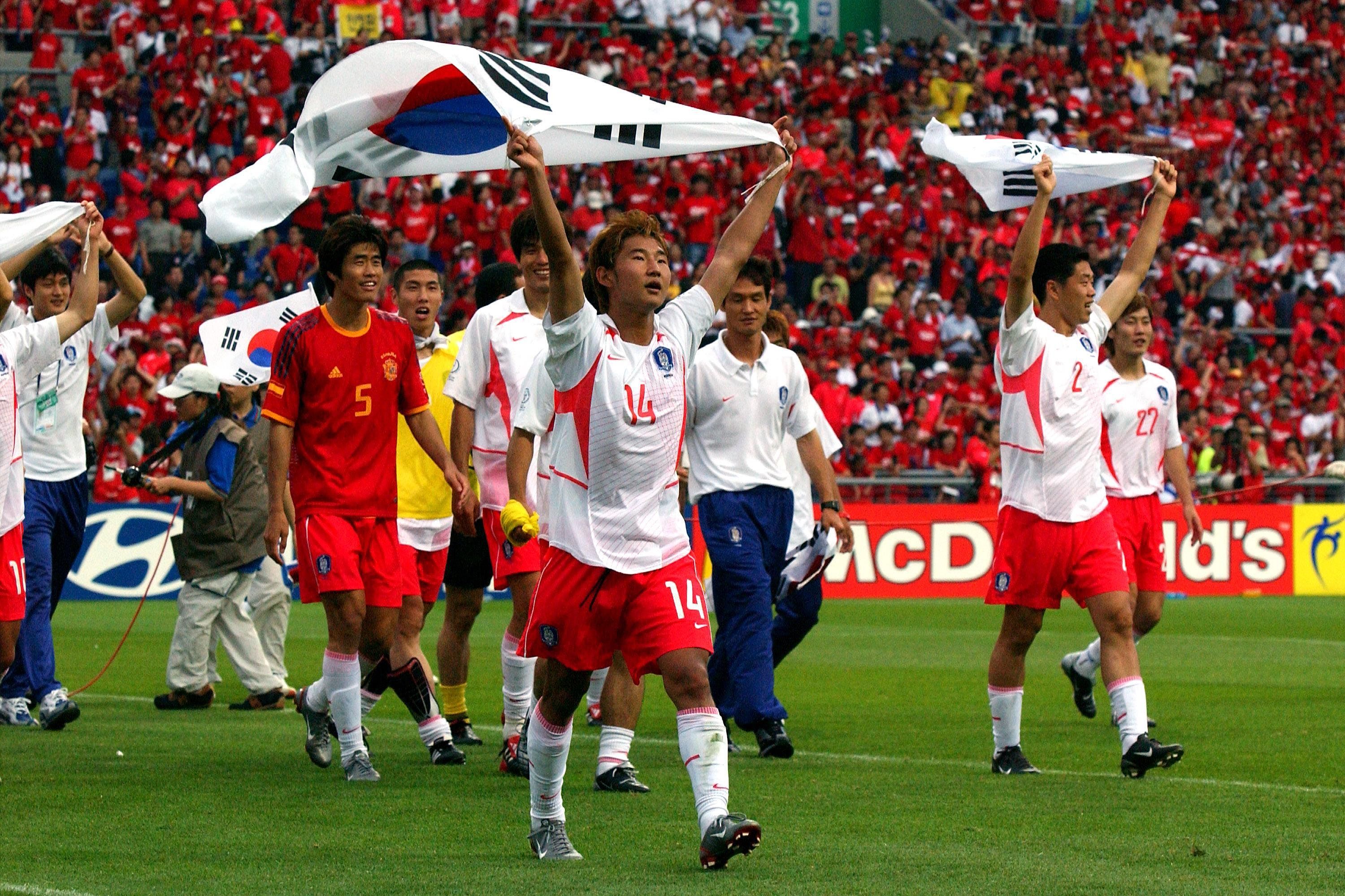 Cầu thủ Hàn Quốc ăn mừng chiến thắng tại World Cup 2002