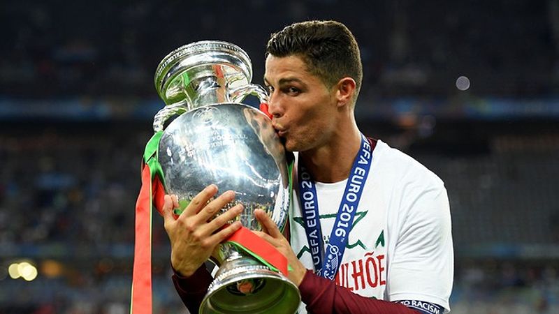 Cristiano Ronaldo - Cầu thủ xuất sắc