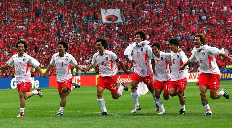 Người hâm mộ Hàn Quốc cổ vũ trong trận đấu tại World Cup 2002