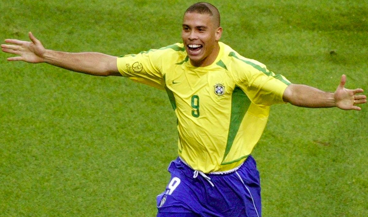 Ronaldo - Huyền thoại bóng đá