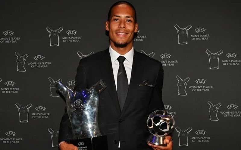 Virgil van Dijk ẵm cúp đúp giải thưởng của UEFA