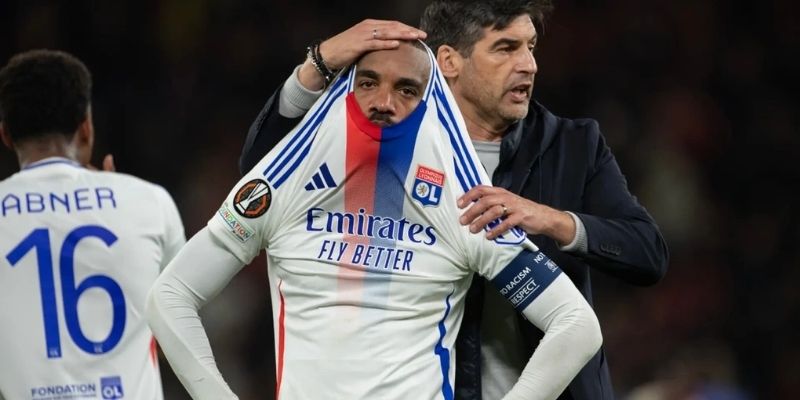 Tình hình nội bộ Lyon mâu thuẫn