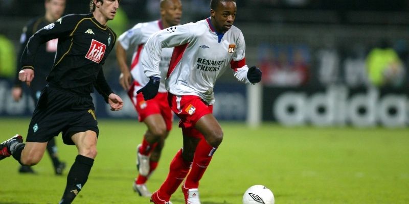 tìm hiểu đội trường Lyon hiện tại là ai 