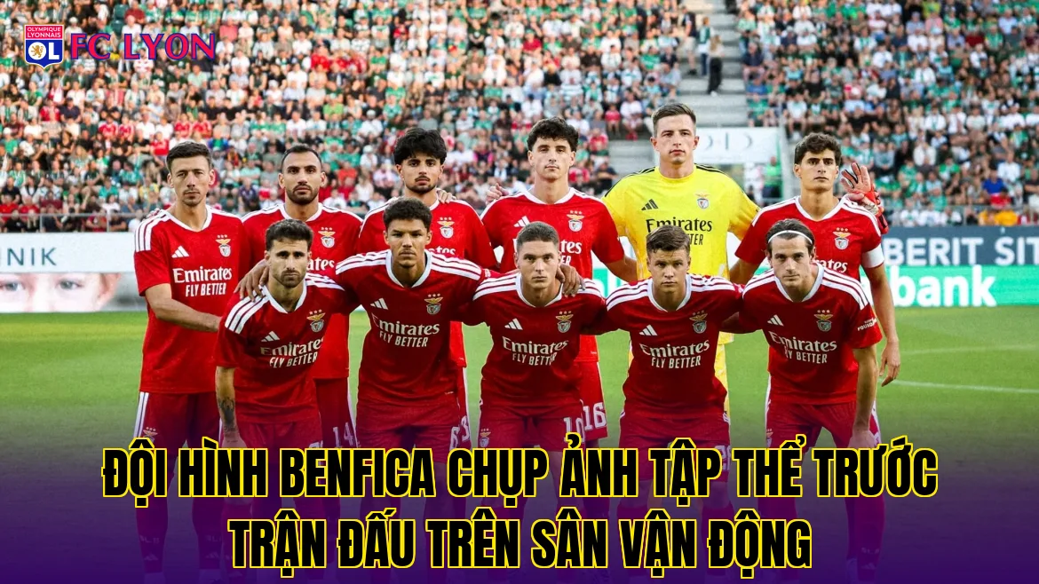 Đội hình Benfica chụp ảnh tập thể trước trận đấu trên sân vận động